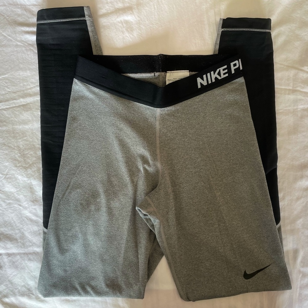 Women’s Nike Pro leggings. Size Small in grey.